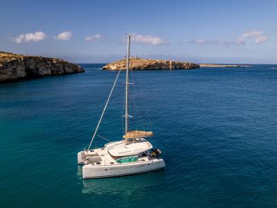 Exploring the Comino coastline with private charters Malta
